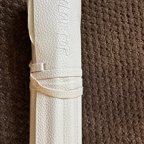 SOLD - Colourpop Ultimate Brush Roll - Picture 6 of 7